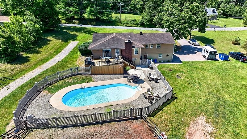 1st image of 115 Fairview Dr