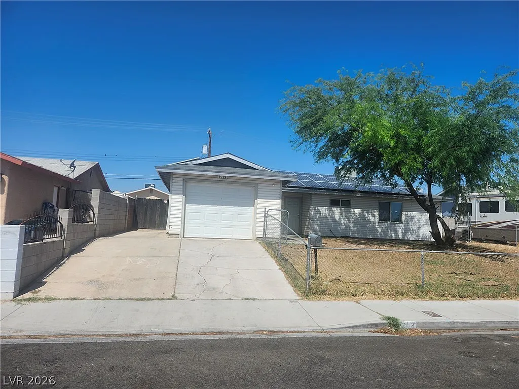3 bed, 2.0 bath, 1204 sqft, $1,700 — Photo 2