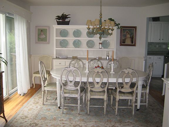 4th image of 294 N Magee St