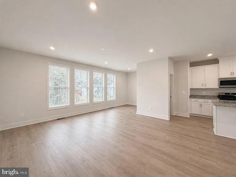 135 Heyford Dr — Photo 6