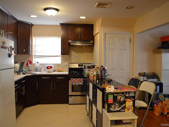 4th image of 13-31 209th St