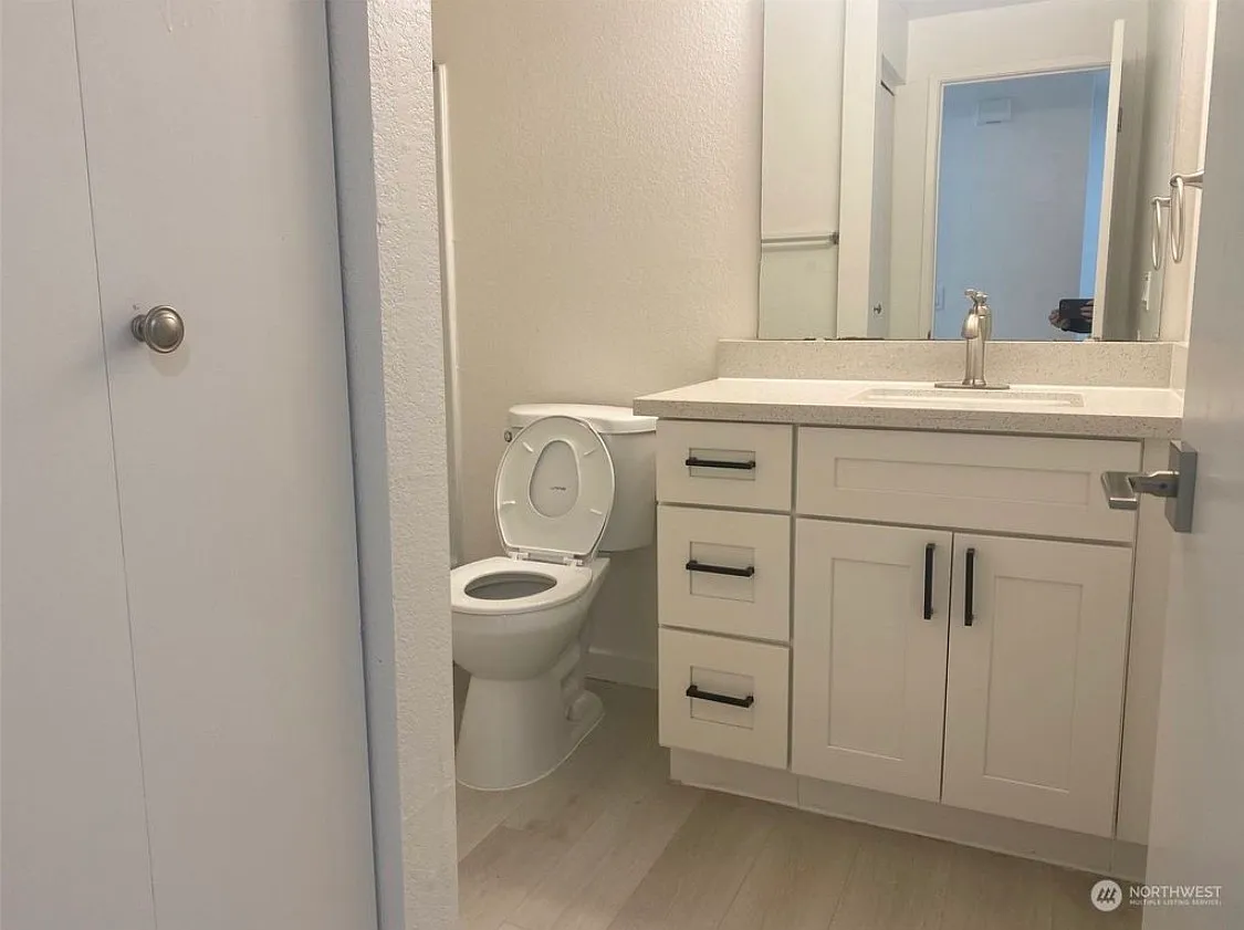 2 bed, 900 sqft, $1,950 — Photo 4