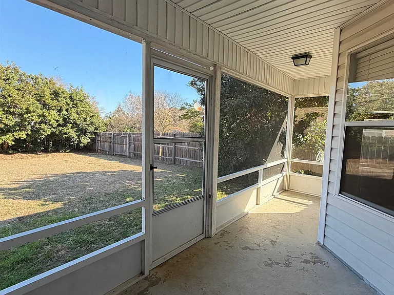 4904 Parkview Ct — Photo 4