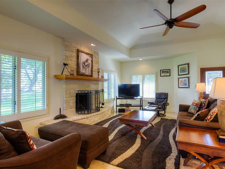 1924 Clubhouse Hill Dr #25 — Photo 3