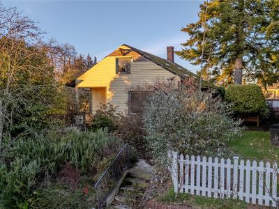 106 N 47th Street, Seattle, WA, 98103