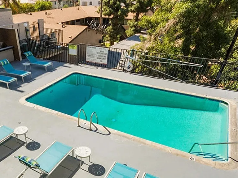 Amanda Regency Apartments — Photo 2