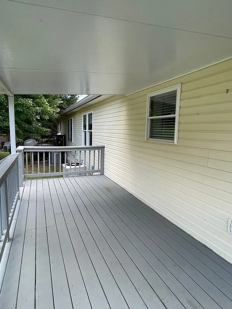 Three-Bedroom Two Bath Townhome in Charleston Cross Lanes Area — Photo 2