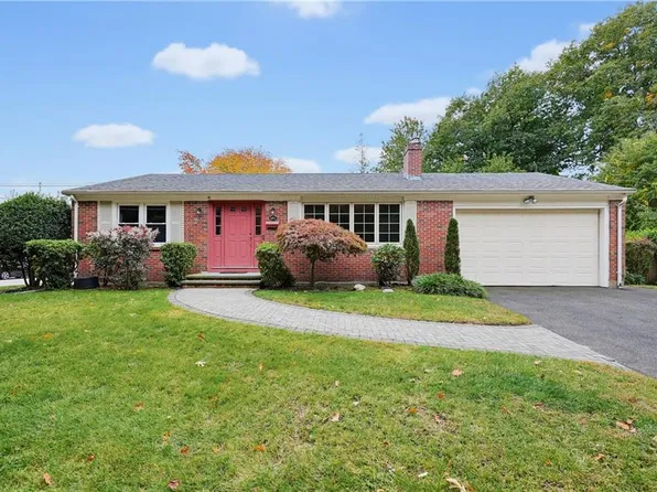 161 Rounds Ave E, Providence, RI 02907