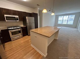 850 E Main St APT 324, Stamford, CT 06902