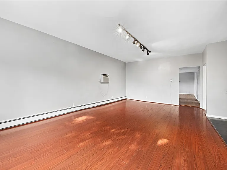 702 S Carpenter St #3 — Photo 3
