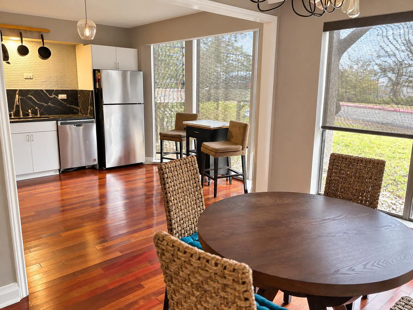 3 bed, 4.0 bath, 2192 sqft, $2,950 — Photo 3