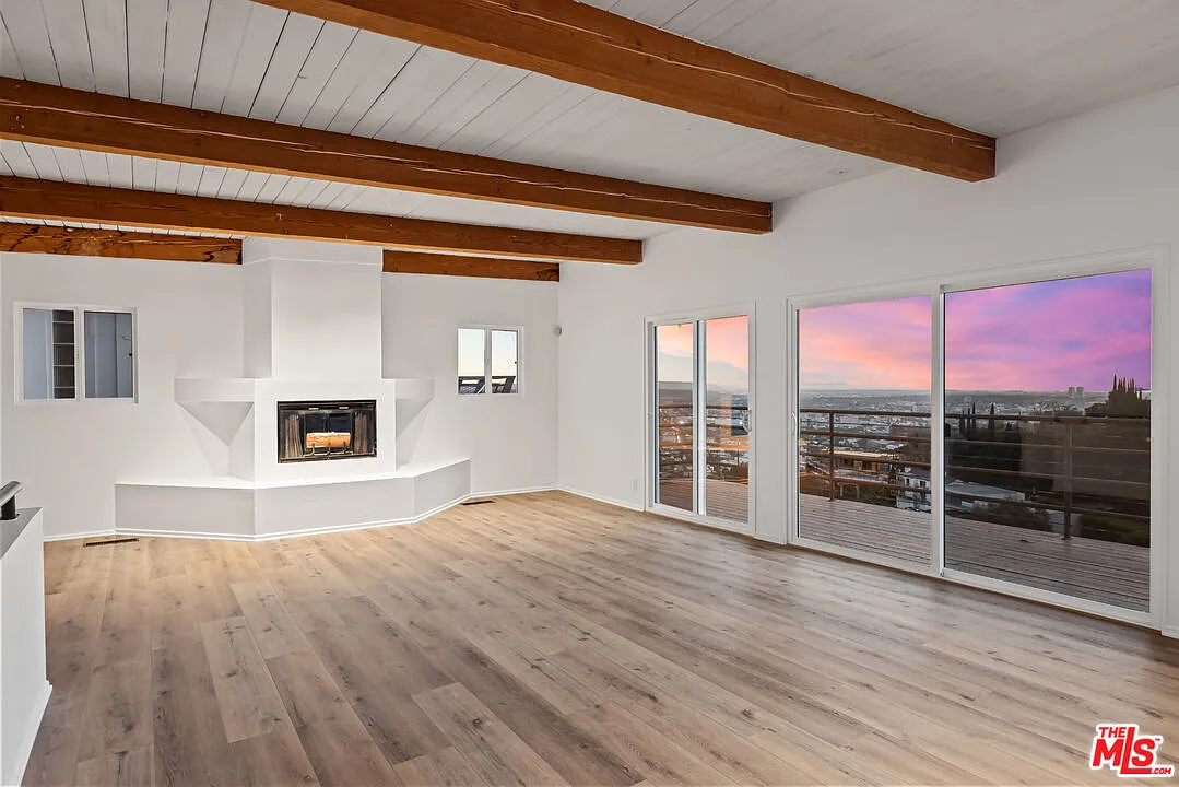 2 bed, 3.0 bath, 2100 sqft, $7,995 — Photo 3