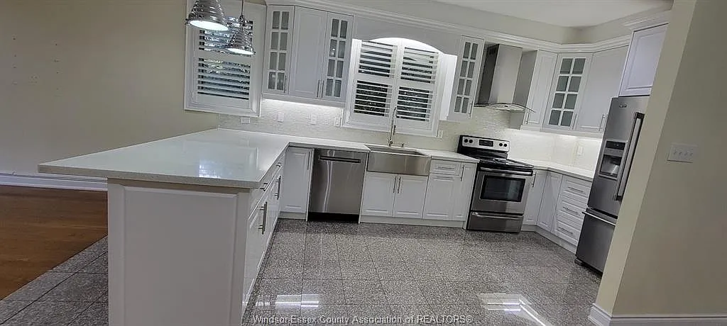 5 bed, 2.5 bath, $3,800 — Photo 3