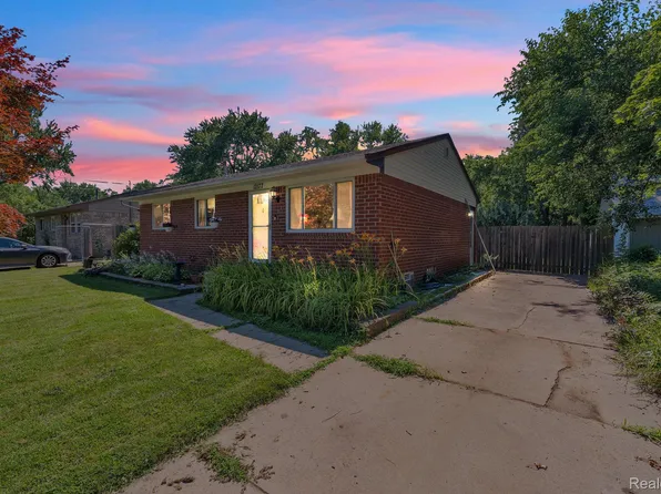 12177 Hartel St, Livonia, MI 48150