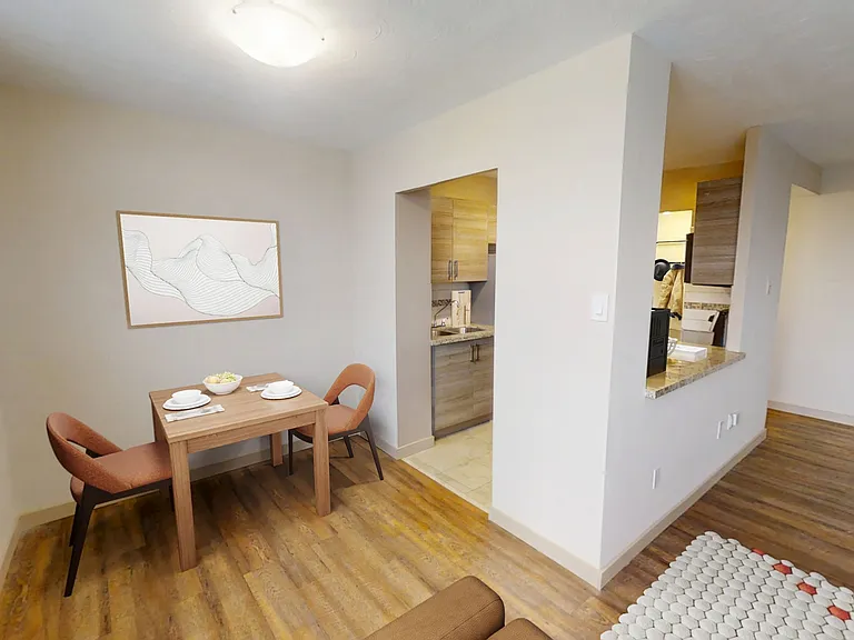 1745 Bloor St — Photo 7
