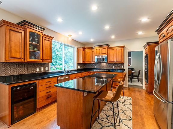 Kitchen-Breakfast Bar>