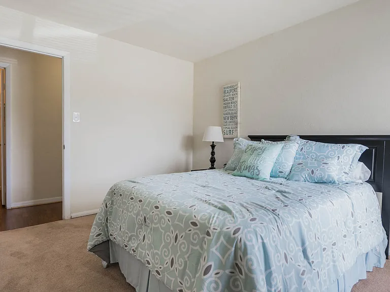 Bayville Apartments — Photo 25