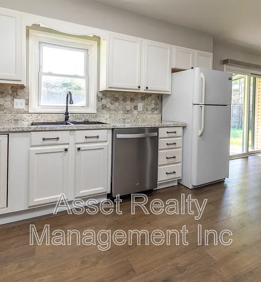 4821 Gettysburg Rd — Photo 12