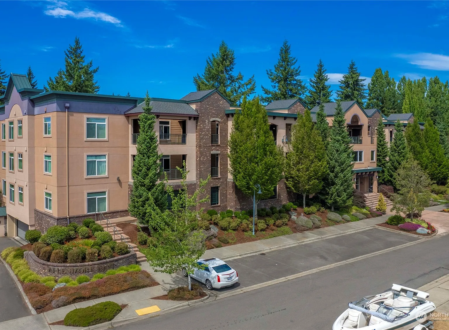 3 bed, 1565 sqft, $2,800 — Photo 1