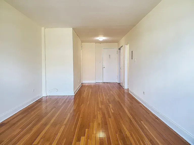 60 Turner Pl #4L — Photo 4