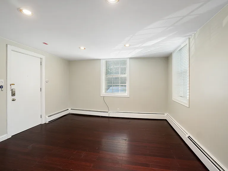 34 Benefit St — Photo 14