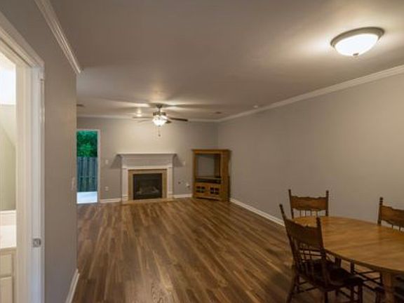 4th image of 2 Magnolia Glen Ln #2