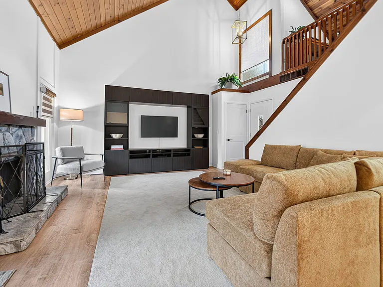 6372 Dummerston Ct — Photo 3
