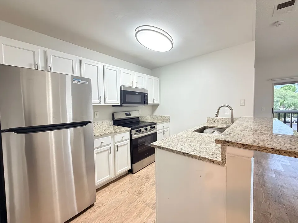 Glenbrooke Apartments