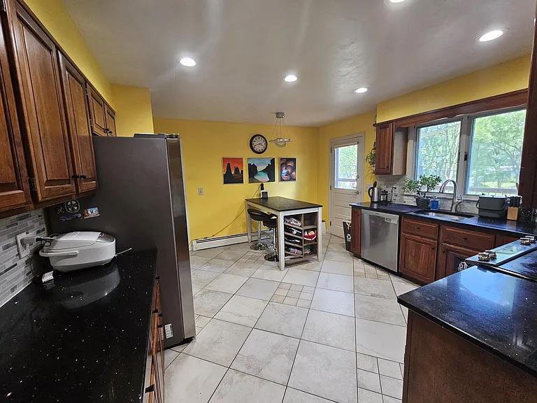 2168 Appletree Ln — Photo 17
