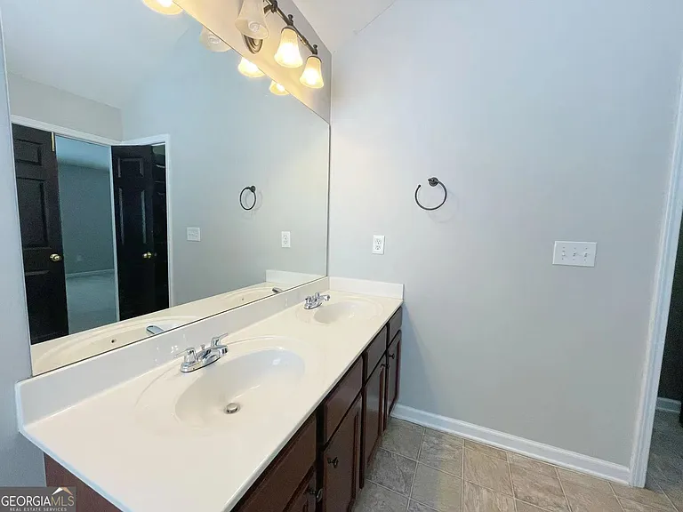 401 Norton Xing — Photo 13