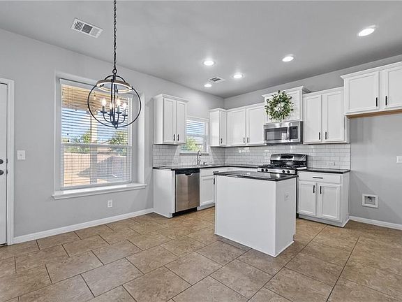 3rd image of 170 Kingfisher Ln