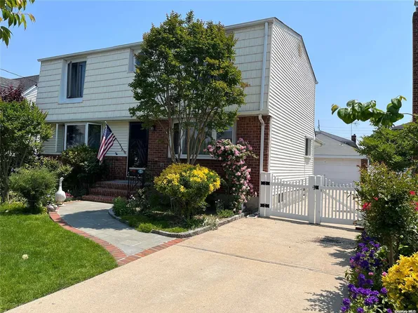 238 Broadway, Carle Place, NY 11514