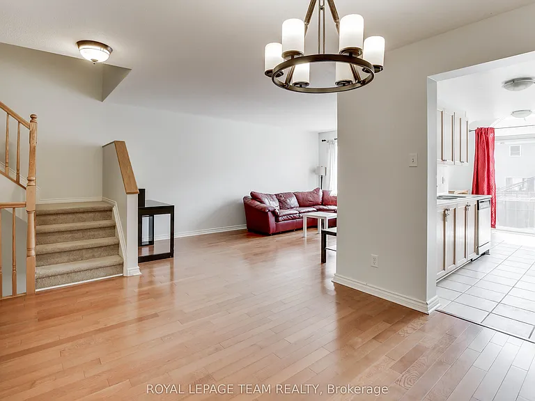 33 Scampton Dr — Photo 11