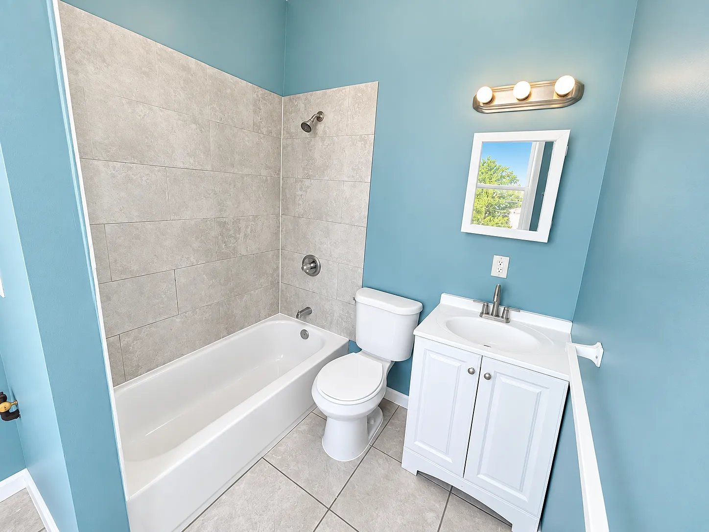 3 bed, 1200 sqft, $2,095 — Photo 4