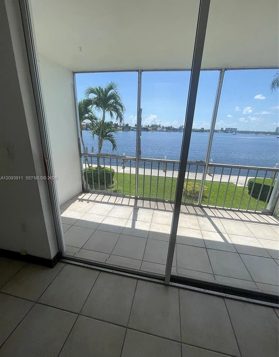 Point East Sec 4 Condo — Photo 4