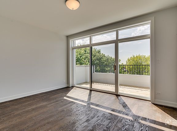 5th image of 855 N Francisco Ave #1