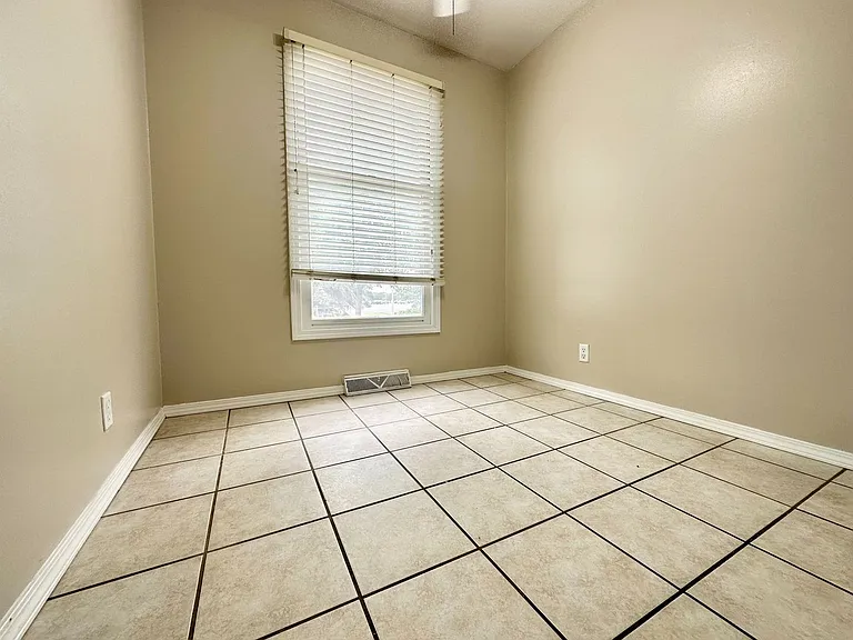 301 S Regency Dr — Photo 29