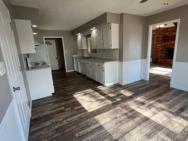 5518 S Roanoke Ave — Photo 4