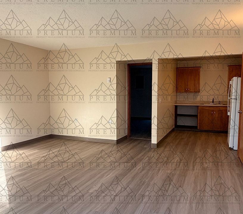 1st image of 1700 E 9th St APT 11