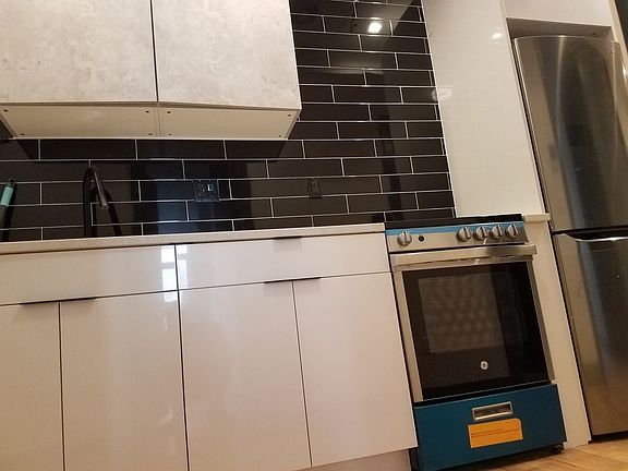 4th image of 237 Montrose Ave #1F