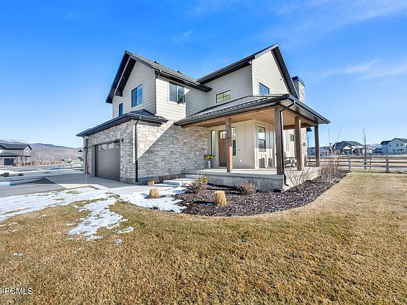 4th image of 940 Hart Loop