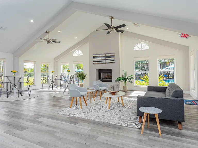 Landings at Pembroke Lakes — Photo 15