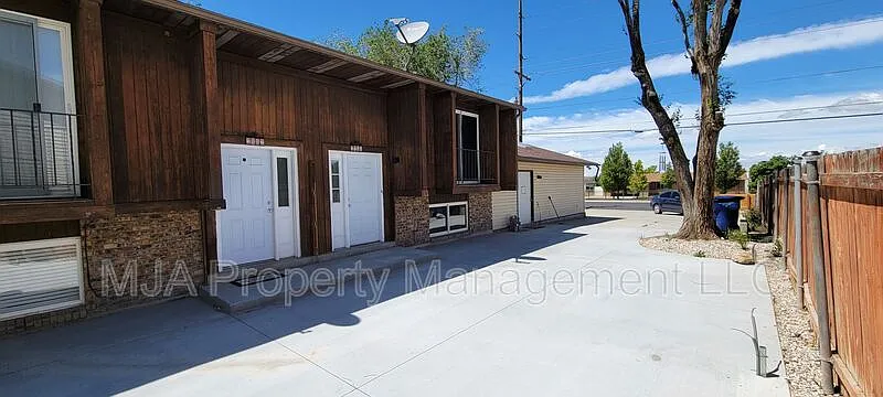 2 bed, 1.0 bath, 1400 sqft, $1,495 — Photo 2
