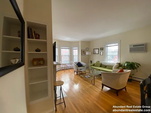 17 Centre St #2F, Cambridge, MA 02139