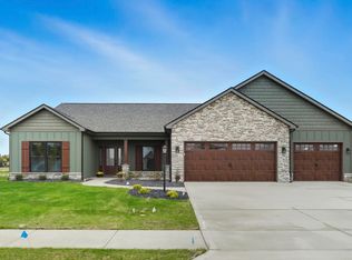 2213 Golfview Dr, Auburn, IN 46706