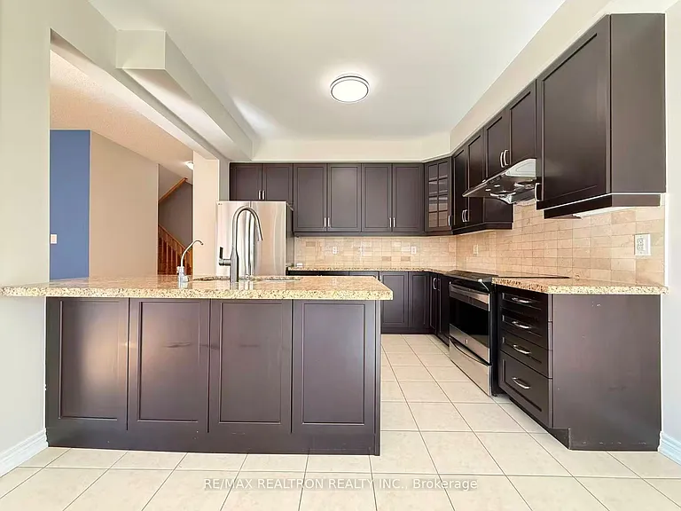7 Hyacinth St — Photo 15