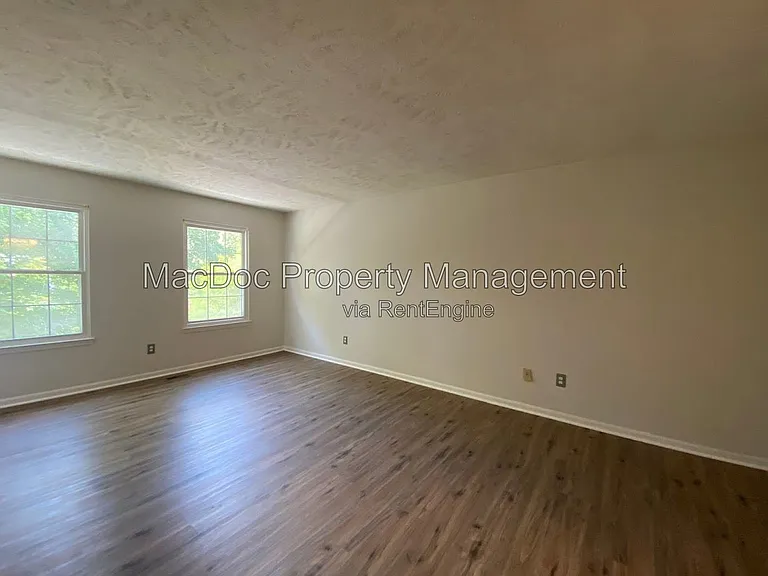 11304 Springfield Dr — Photo 7