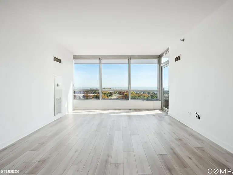 1841 S Calumet Ave #1002 — Photo 6