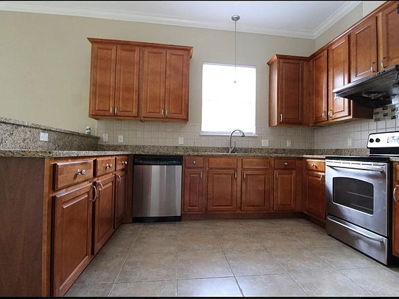 4th image of 1583 Venice Ave