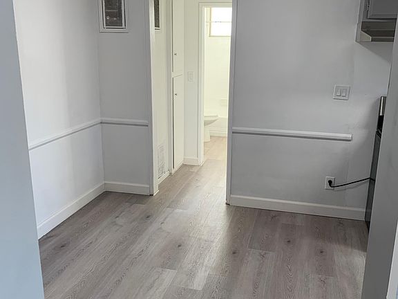 4th image of 139 N Oxford Ave #7